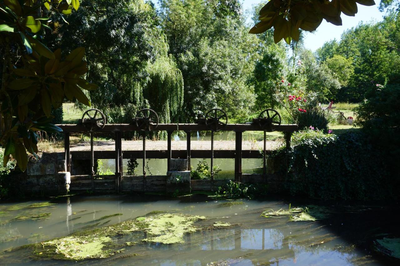 Le Moulin De Moquesouris - Chambres D'Hotes Et Table D'Hote Nazelles-Negron Ngoại thất bức ảnh